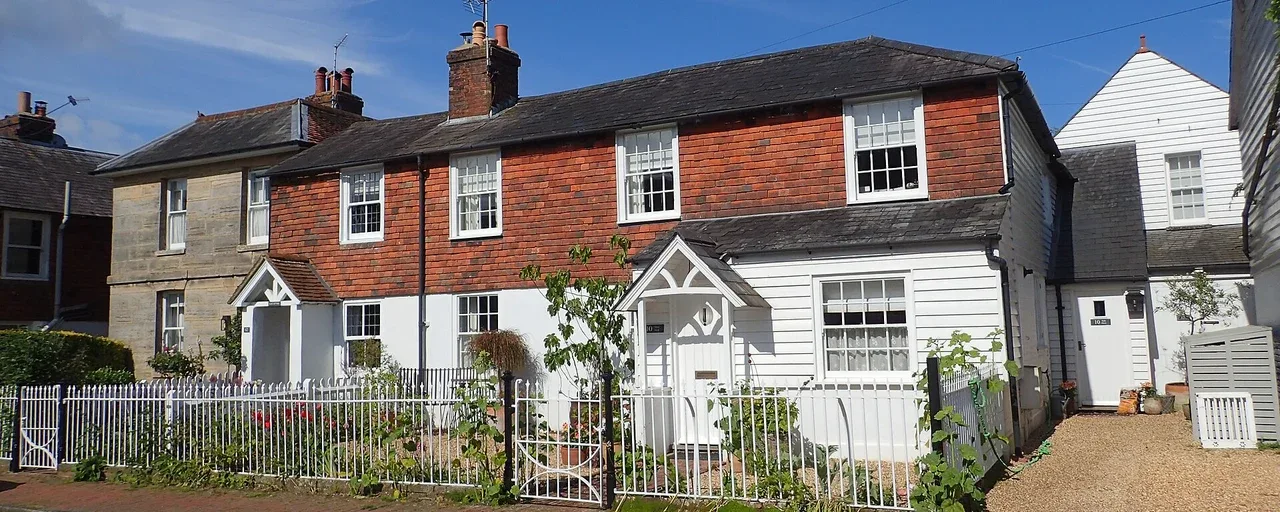 Tile-hung houses with small front gardens in Frant